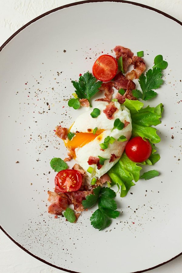 How to Perfectly Poach Eggs for a Gourmet Eggs Benedict with Homemade English Muffins?