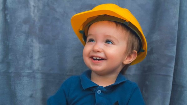 How to Choose the Perfect Pair of Noise-Canceling Headphones for a Fashionable Office Look?